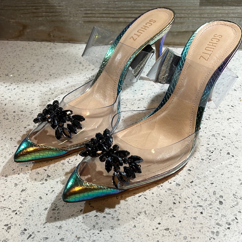 Schutz pumps